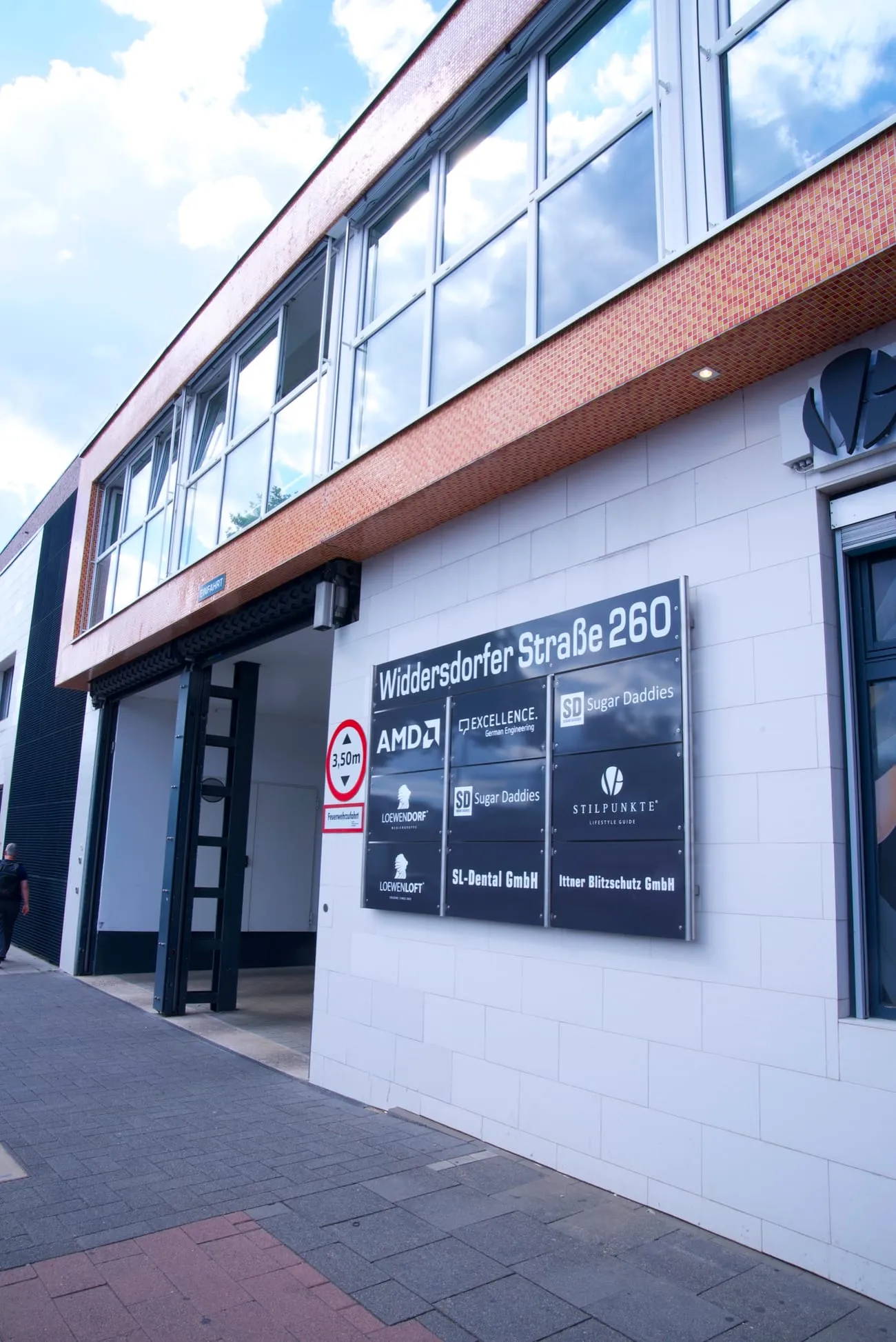 Firmengebäude in der Widdersdorfer Straße 260 in Köln